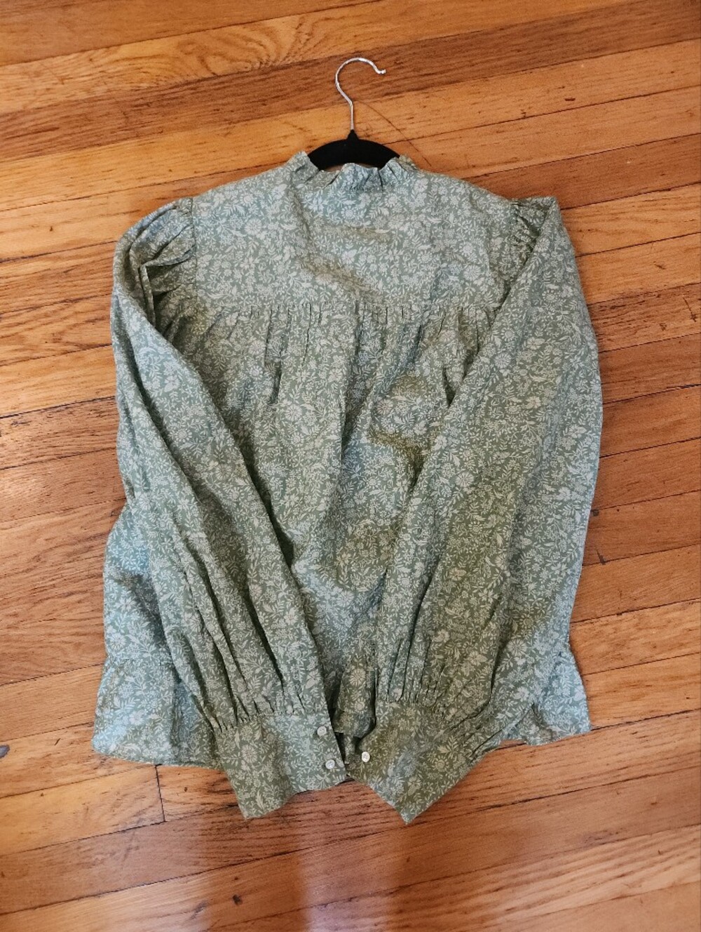 Dôen Jane Blouse in Green Floral - Picture 3 of 6